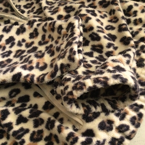 NWOT Women’s Leopard Pullover Quarter-zip Pullover Jacket - Picture 6 of 6